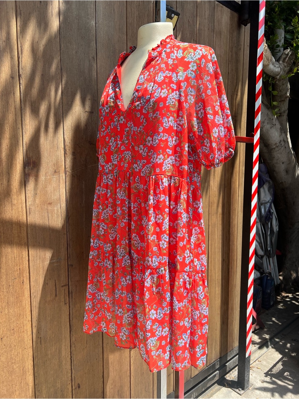 CeCe Bright Red Floral Tiered V-Neck Mini Dress Womens